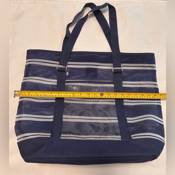 Blue/white large striped mesh beach bag with front pocket. - Picture 5 of 7